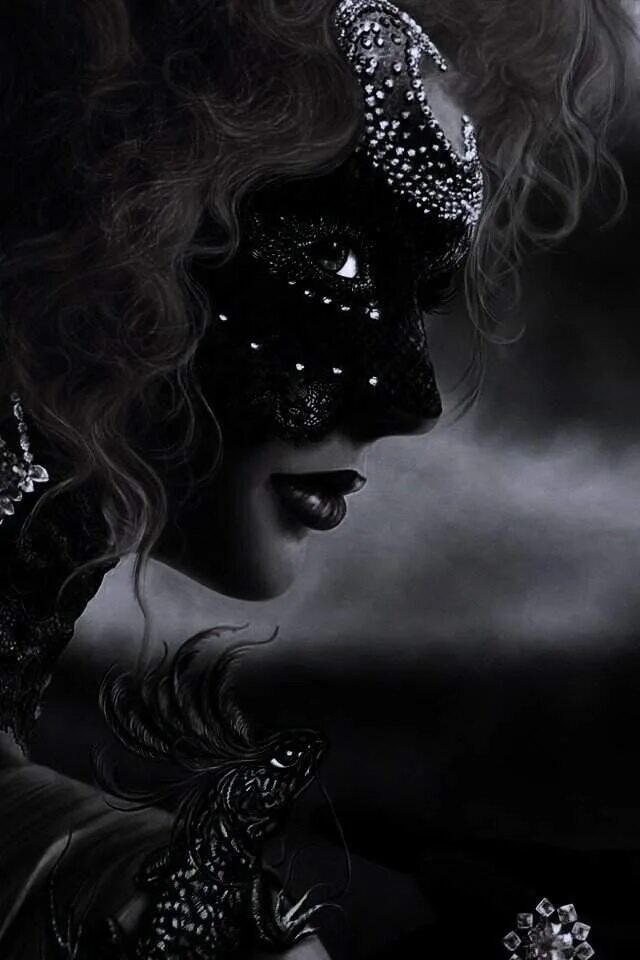 Черная маска картинки. Девушка в карнавальной маске. Красивая девушка в маске. Девушка в черной маске. Брюнетка в карнавальной маске.
