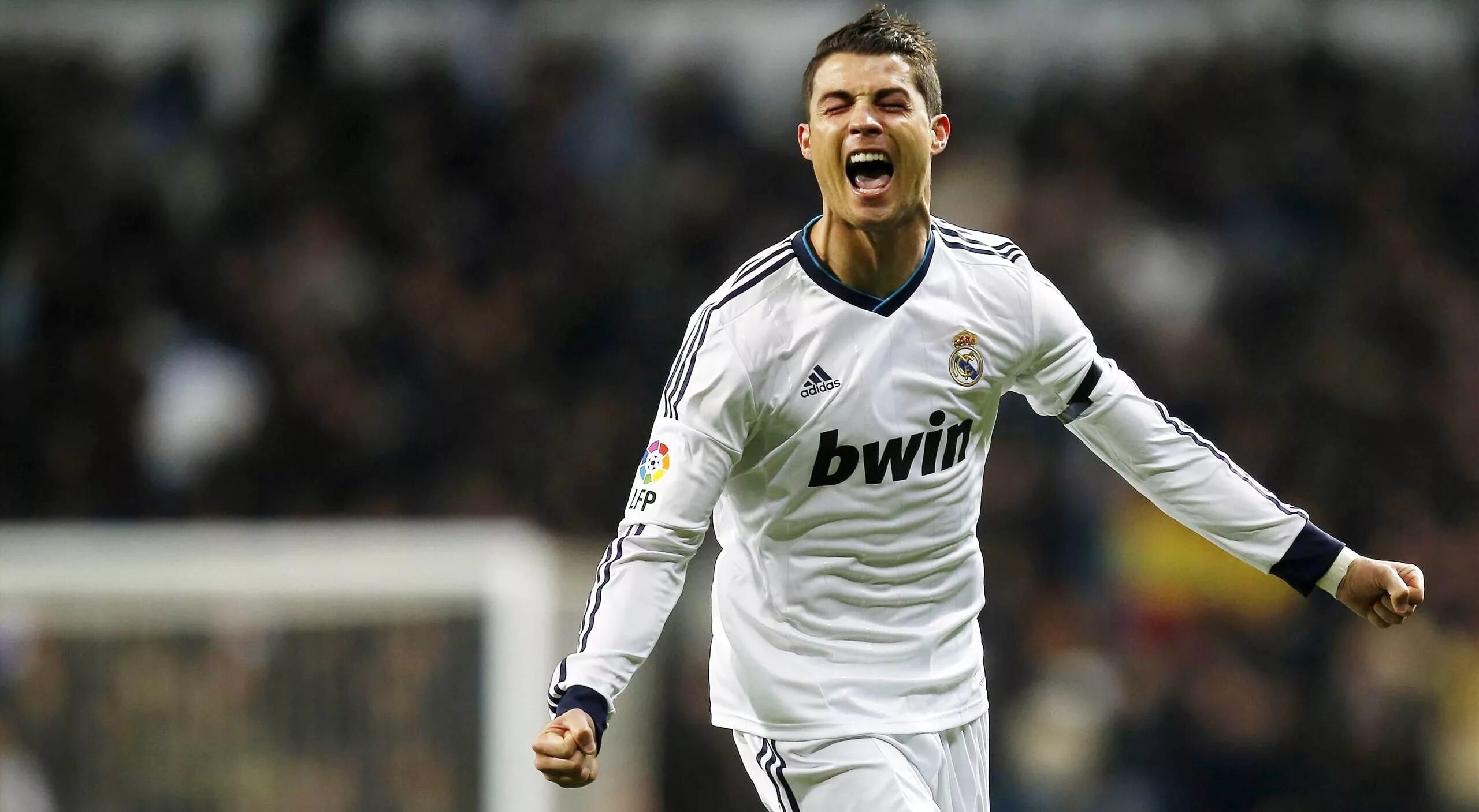 Кристьяно роналду на поле. Роналдо на поле. Криштиану роналду на поле. Криштиану роналду в игре. Роналду португалия.