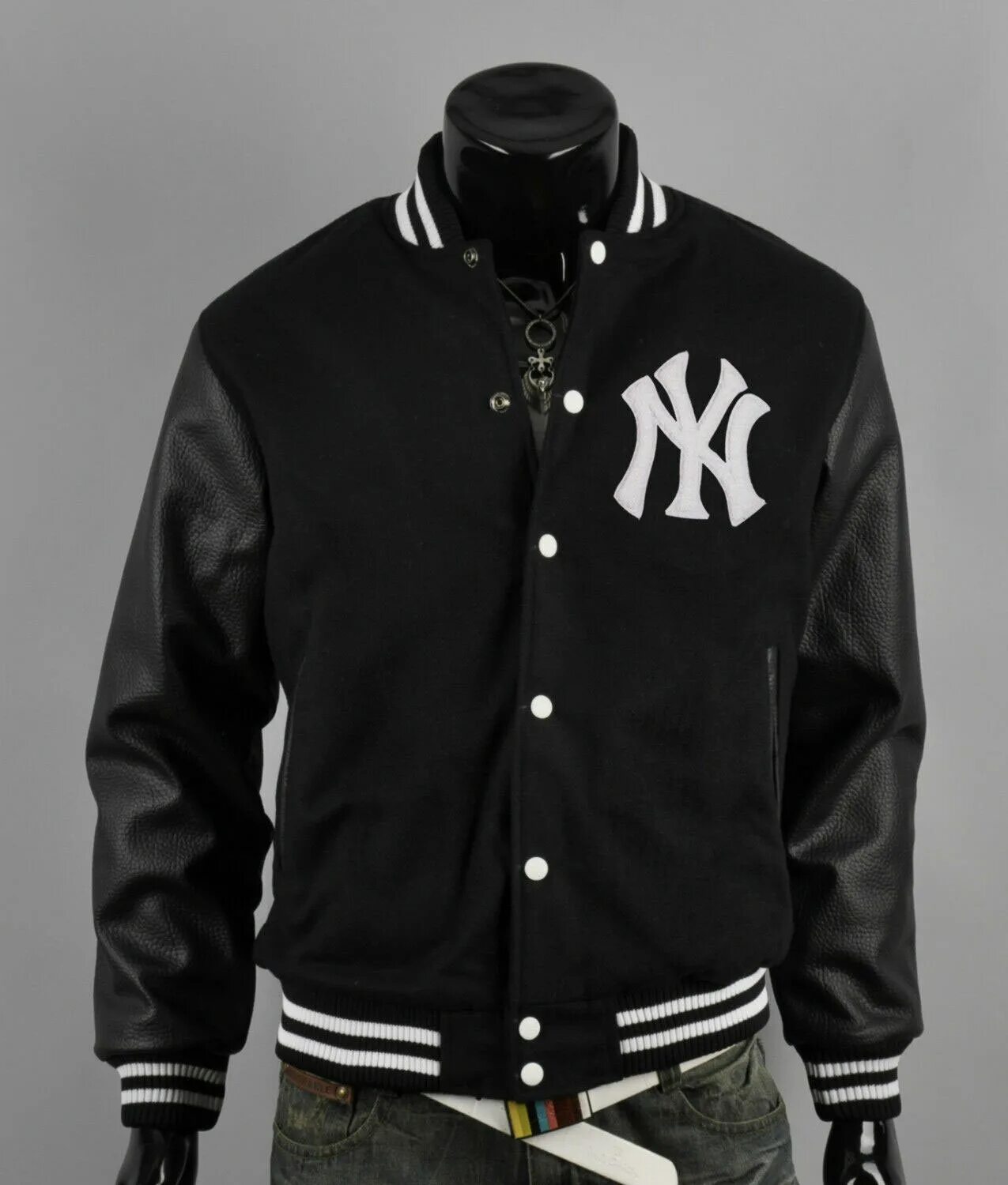 Клубная куртка мужская. Supreme leather varsity jacket. Бомбер tordna. Клубный бомбер мужской. Кожаный бомбер nhl.