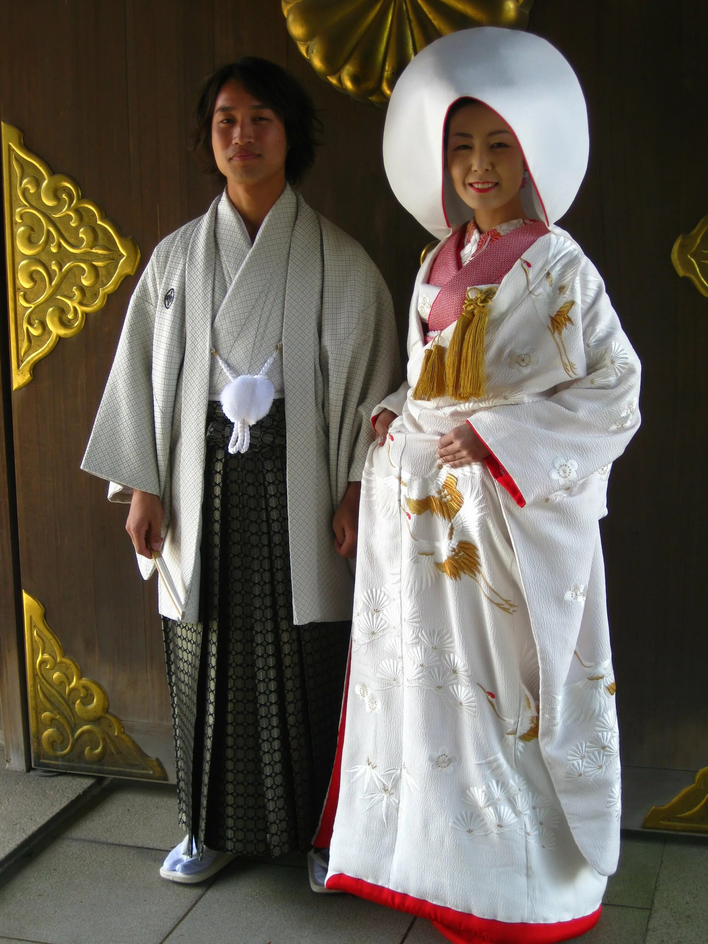 Кимоно сиромуку. Японская Свадебная юката. Свадебное кимоно в Японии. Свадебное кимоно в Японии традиционное. Японский жених