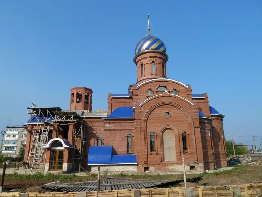 Безенчук Церковь Святого Пантелеимона. Церковь в Безенчуке Самарской области. Поселок Безенчук. Пгт Безенчук Безенчукский район Самарская область.