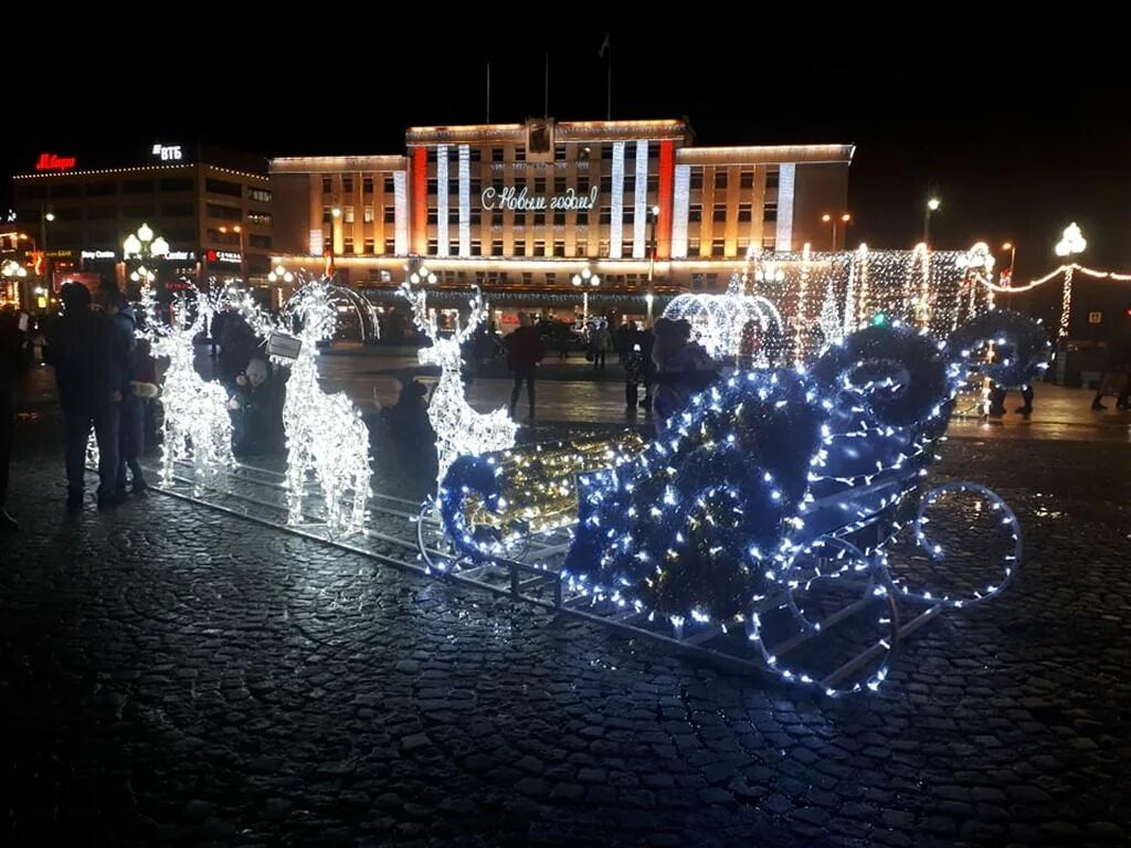 Новогодняя площадь в калининграде 2020. Где встретить новый год в калининграде. Новогодняя площадь в калининграде. Калининград площадь победы новый год 2020. Калининградская площадь в новый год.
