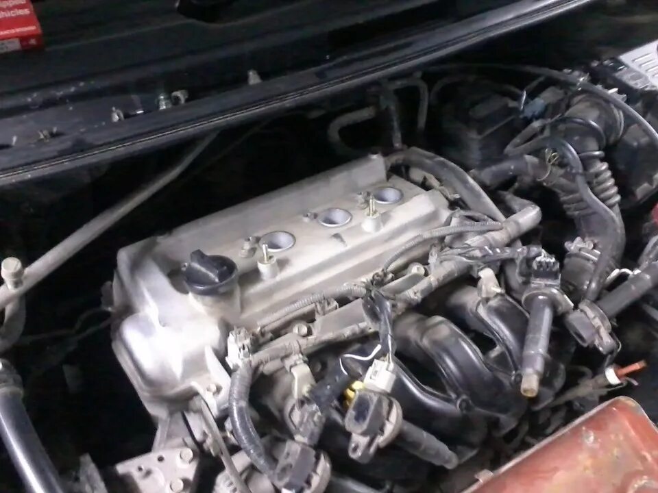 Замена свечей зажигания - Toyota Corolla Spacio (E121), 1,8 л, 2002 года планово