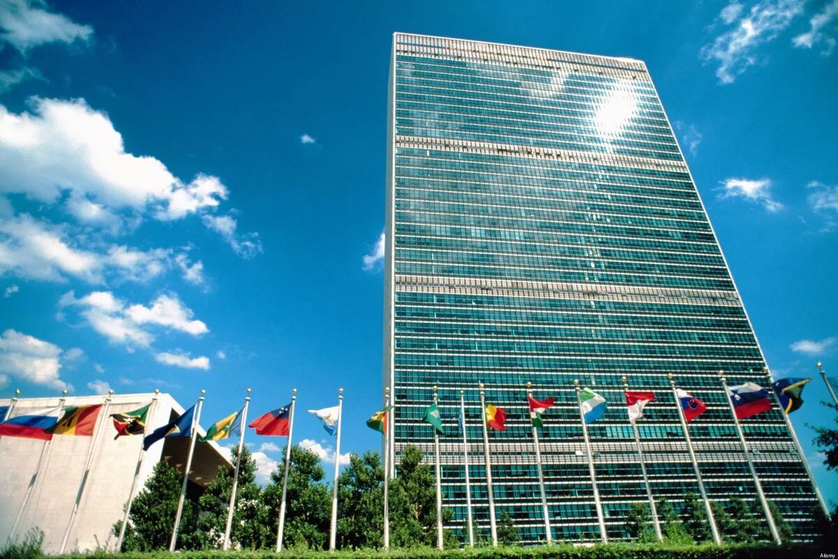 Город штаб оон. Штаб-квартира ООН В Нью-Йорке. Здание ООН В Нью-Йорке. Здание штаб-квартиры ООН В Нью-Йорке. Здание Генеральной Ассамблеи ООН В Нью-Йорке.