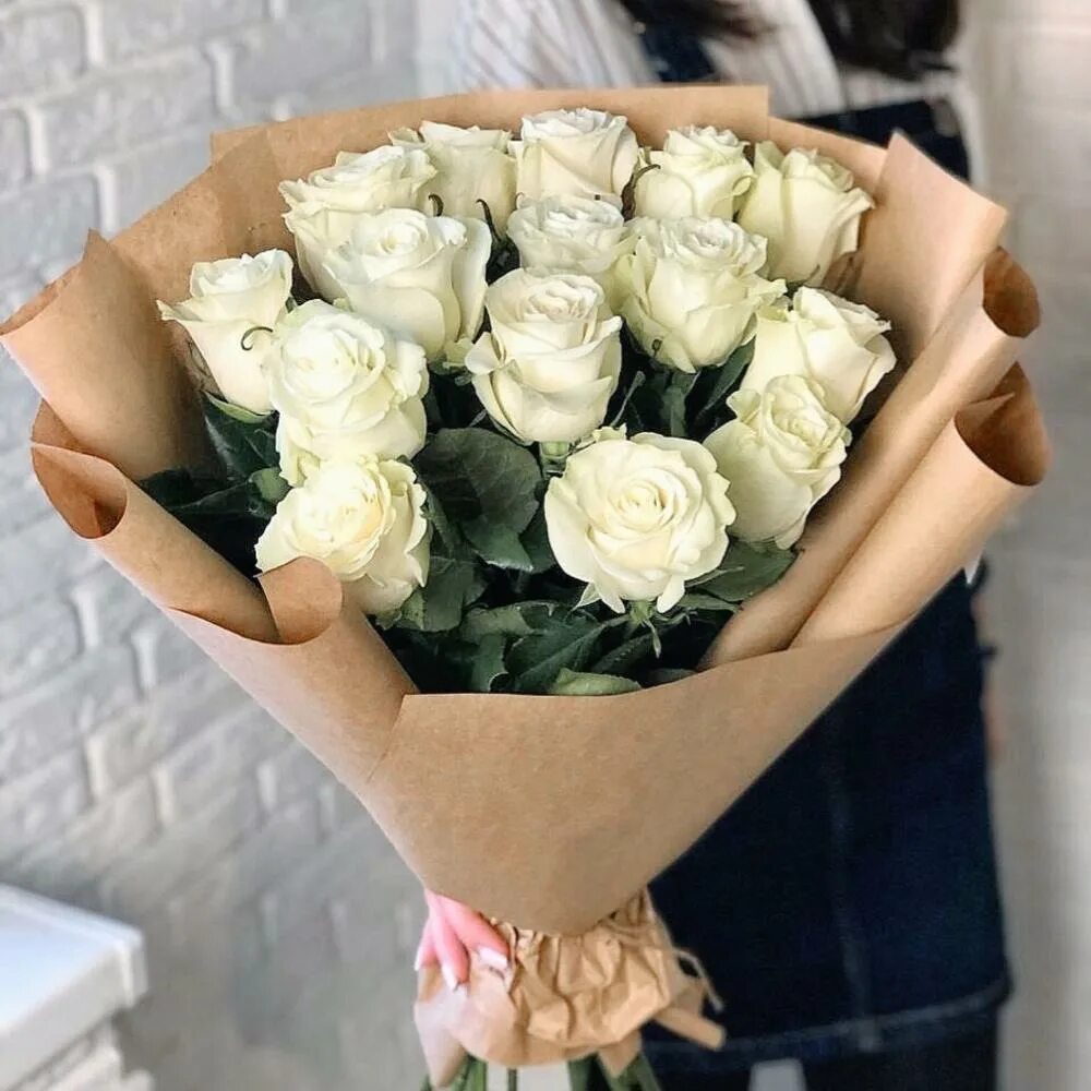 15 белых роз в упаковке. Букет из 25 роз. Букет 15 цветов. Букет 15 красных роз 50см. Букет розовых роз.