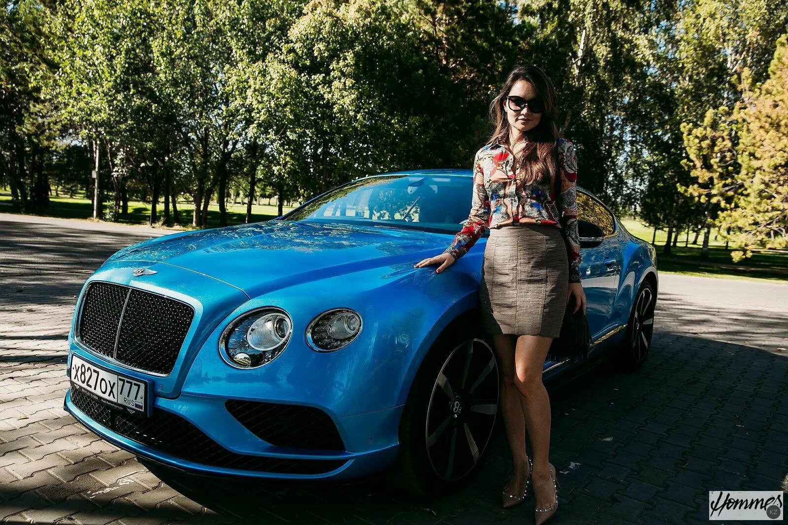 Bentley girl. Машина Самбурской Бентли. Катя Бентли. Бентли Оксаны Самойловой. Самбурская Бентли.