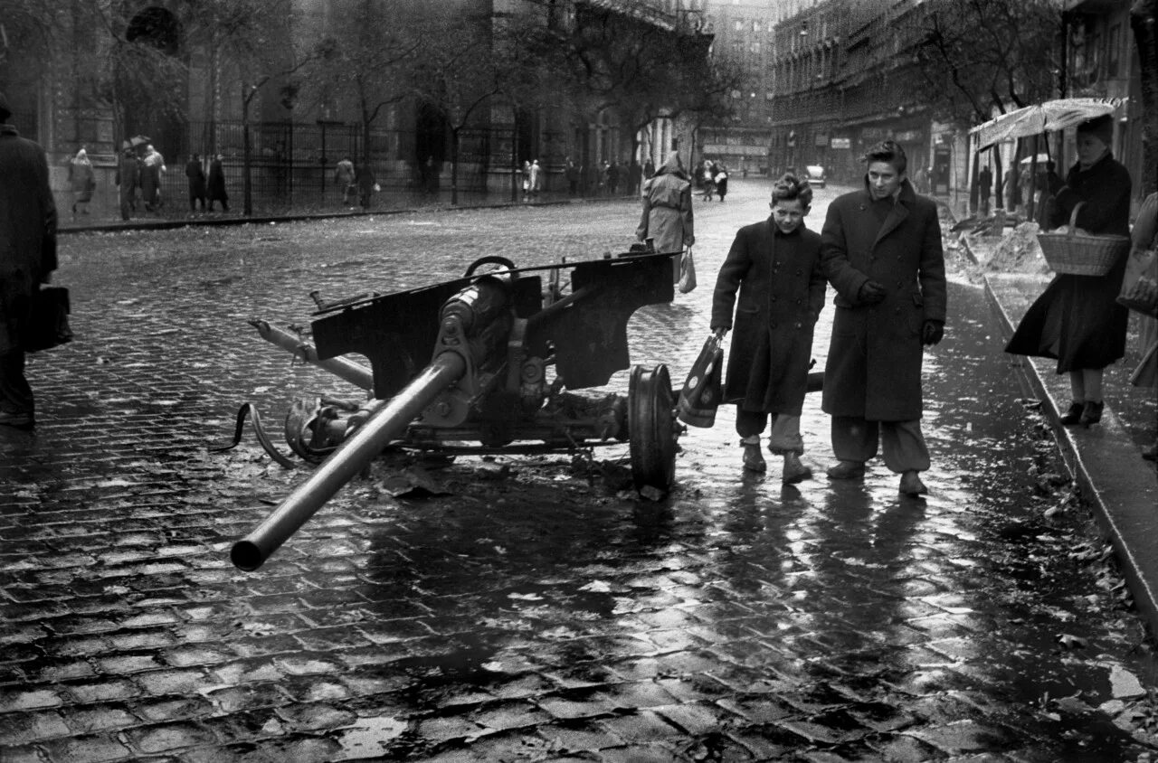 Венгерское восстание 1956 Хрущев. Венгерское восстание 1956 зверства.