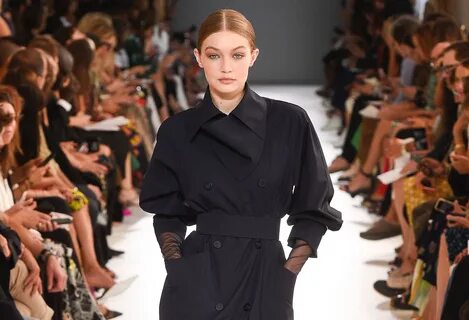 Показ max mara