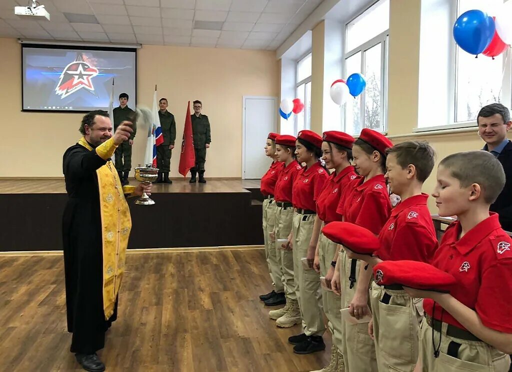 Торжественное вступление в движение