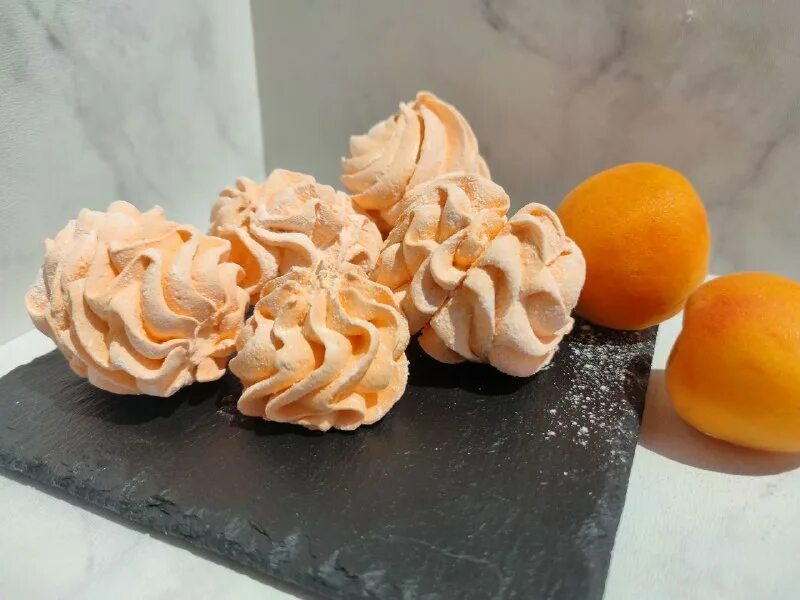 апельсиновый зефир. зефир на прозрачном фоне. зефир абрикос. зефир с абрикосовой нач. красивый зефир.