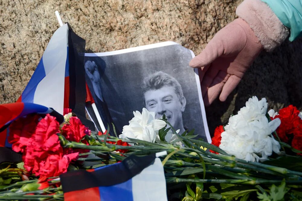 Политика памяти. Шествие в память Немцова. Политика убили в Питере.