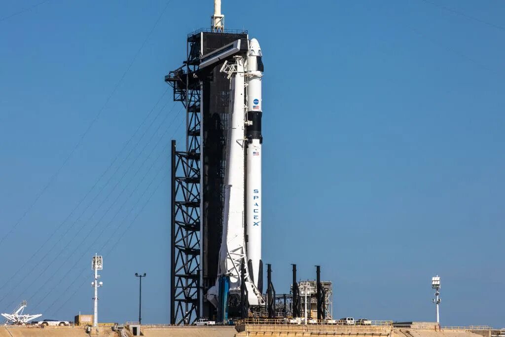 Ракета spacex наса фалкон 9. Falcon 9 crew. Crew dragon 9. Ракета-носитель falcon 9. Ракета элона маска spacex.