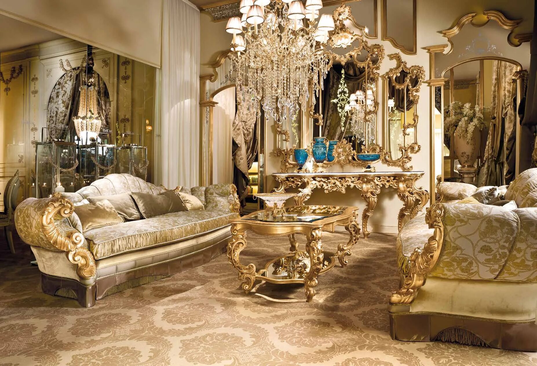 Дом на рублевке в стиле барокко. Дворец luxury antonovich. Стиль рококо в интерьере. Гостиная версаче барокко. Рококо интерьер 18 век.