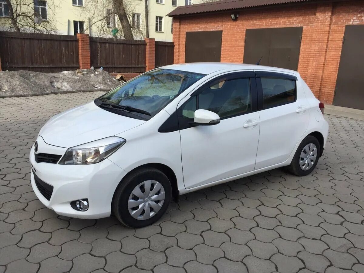 тойота витц 2013 года. Toyota vitz 2013 год. Toyota vitz 2013 1nr. Toyota vitz 2013. Toyota vitz 2013.