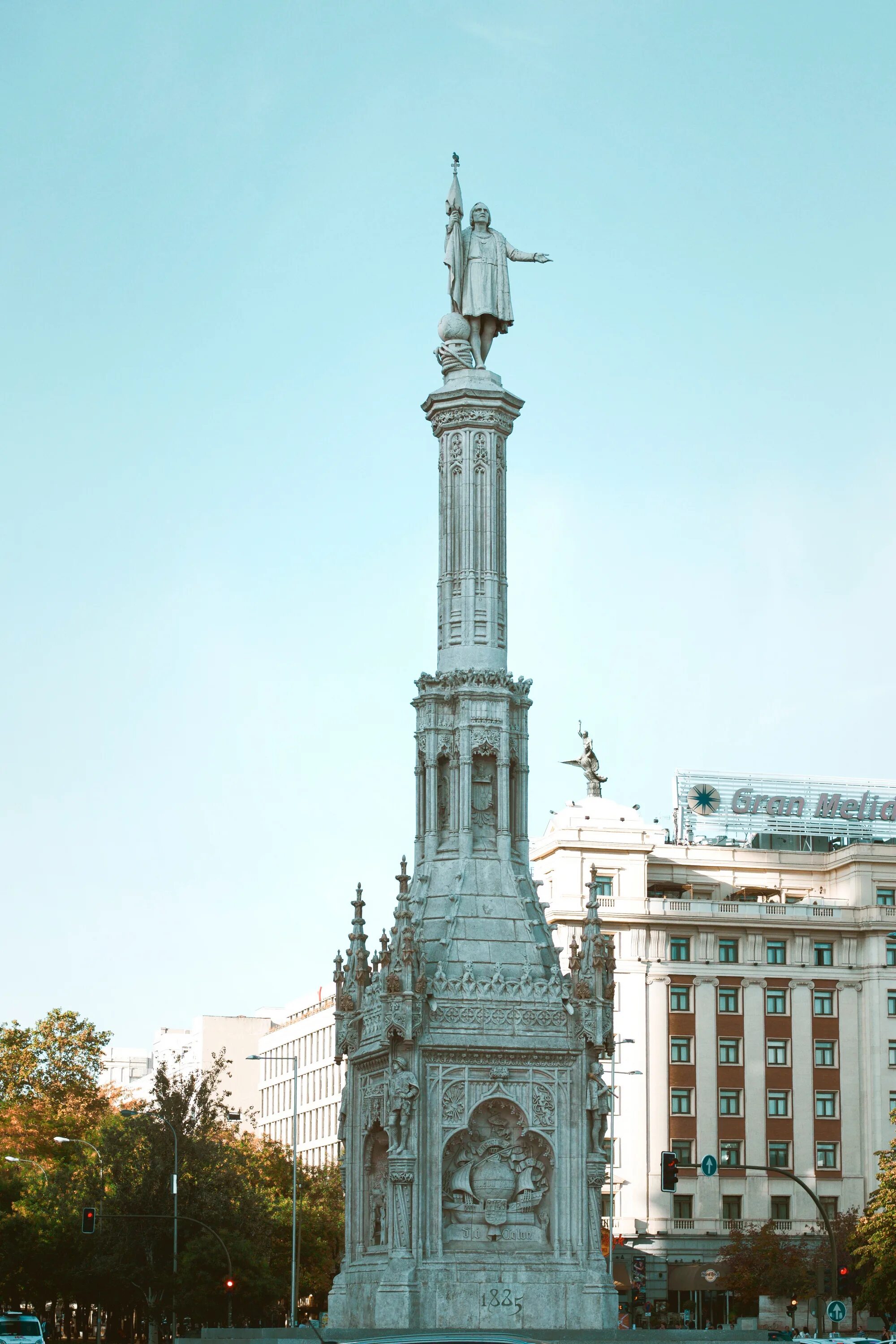 Памятник башня в москве