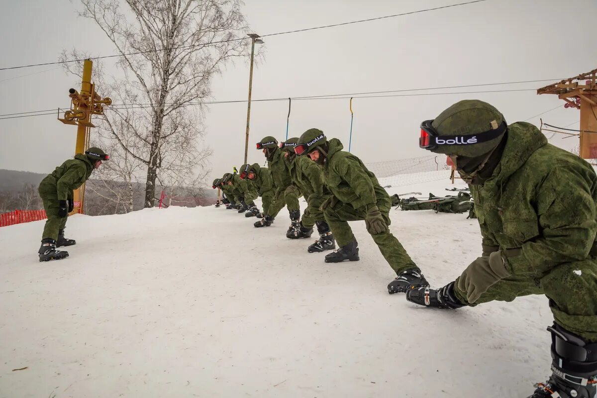 Спецназ вдв десантирование. Военное дело видео. Андрей казаков курсант военного института новосибирск. Российский солдат. Сухопутные войска.