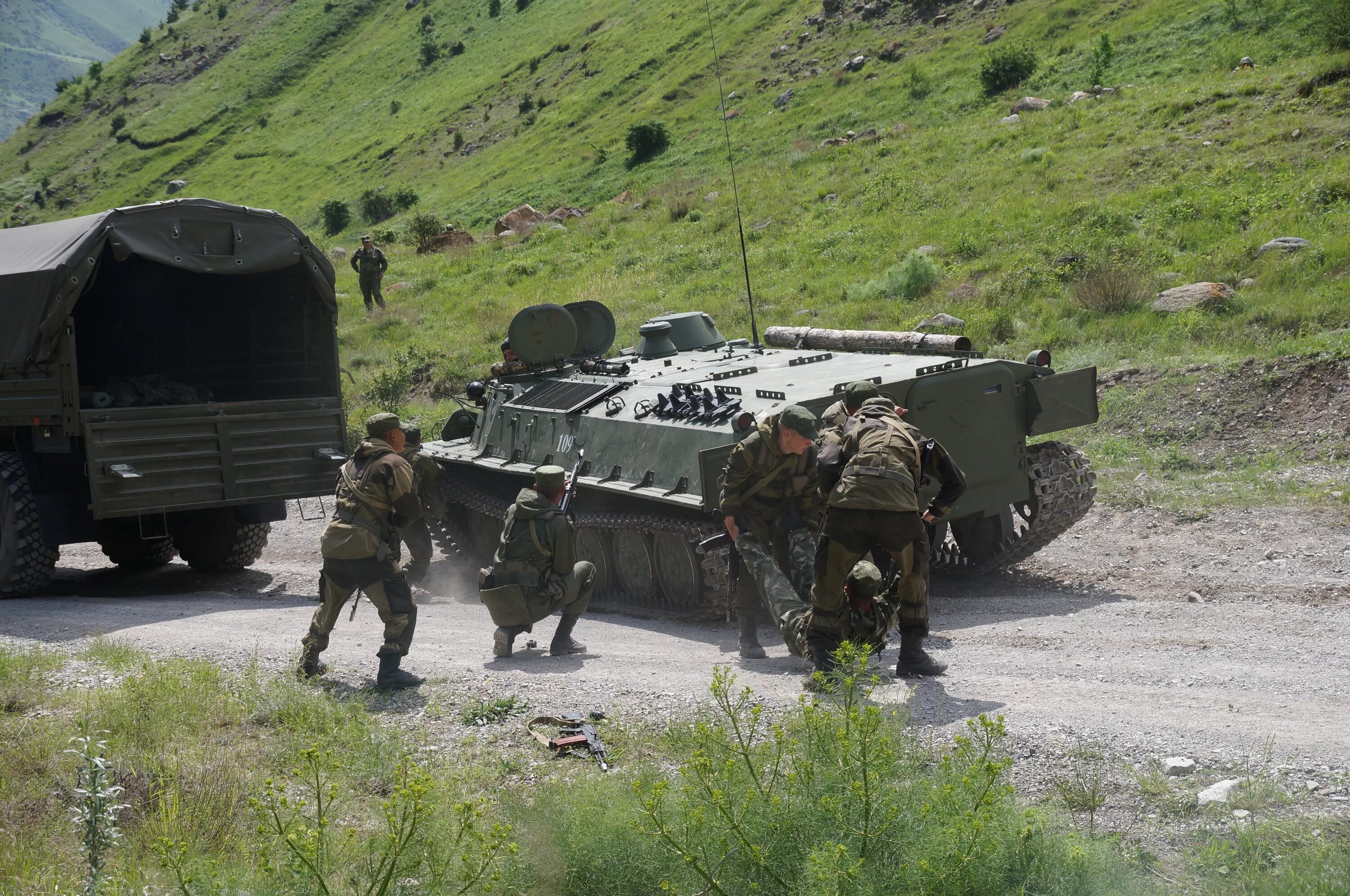 Базы северного кавказа. Военная разведка Дарьял. Северный Кавказ военный округ. Военные на Кавказе. Блокпост Кавказ.