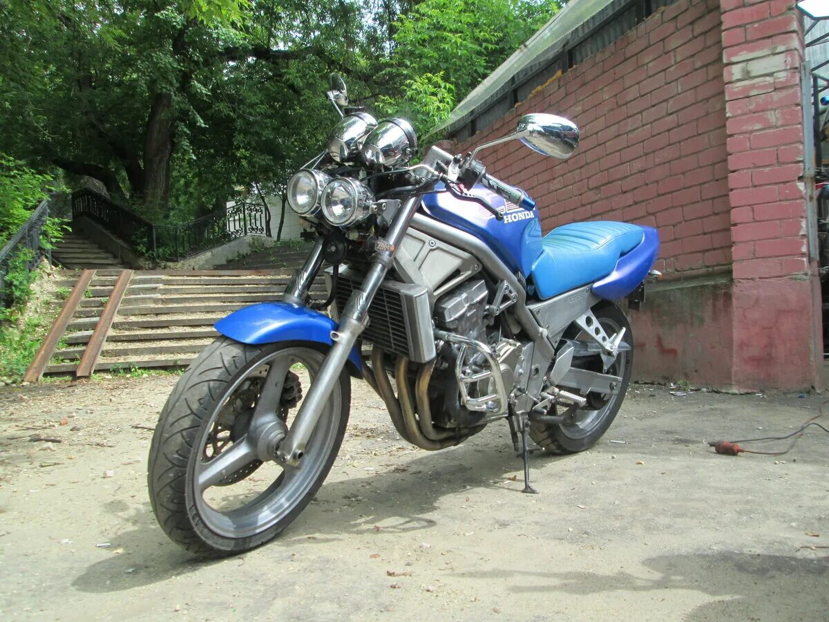 Honda cb1