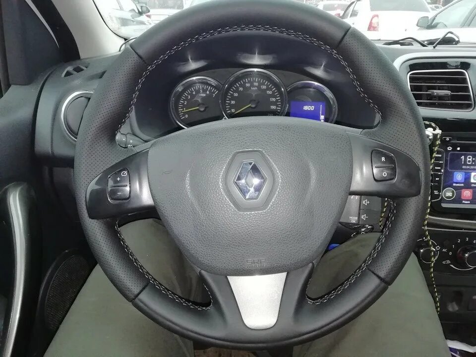 Руль renault logan 2. Руль логан 2. кожаный руль рено логан 2. renault logan 2 оплетка на руль. оплетка рено логан 2.