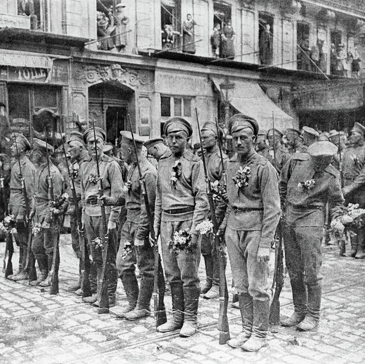Во время первой мировой войны. Русские солдаты во Франции ПМВ. 1918 Г окончание первой мировой войны.