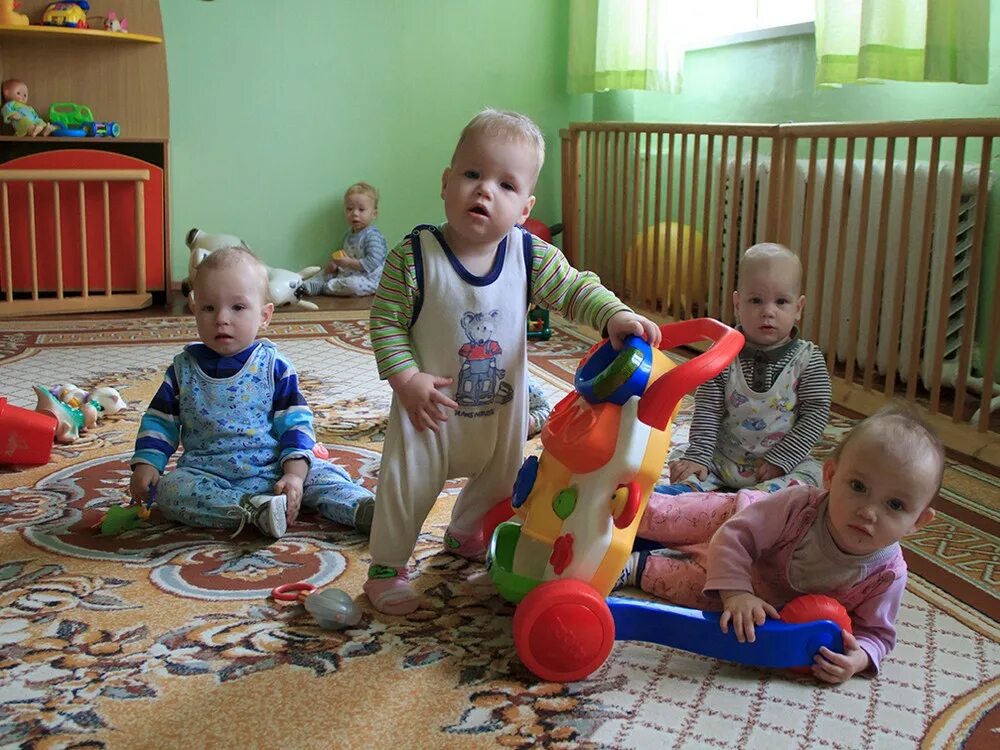 Детский дом в москве взять ребенка. Детский дом Малютка Великий Новгород. Дом малютки. Детский дом малютки. Дом малютки детдом.