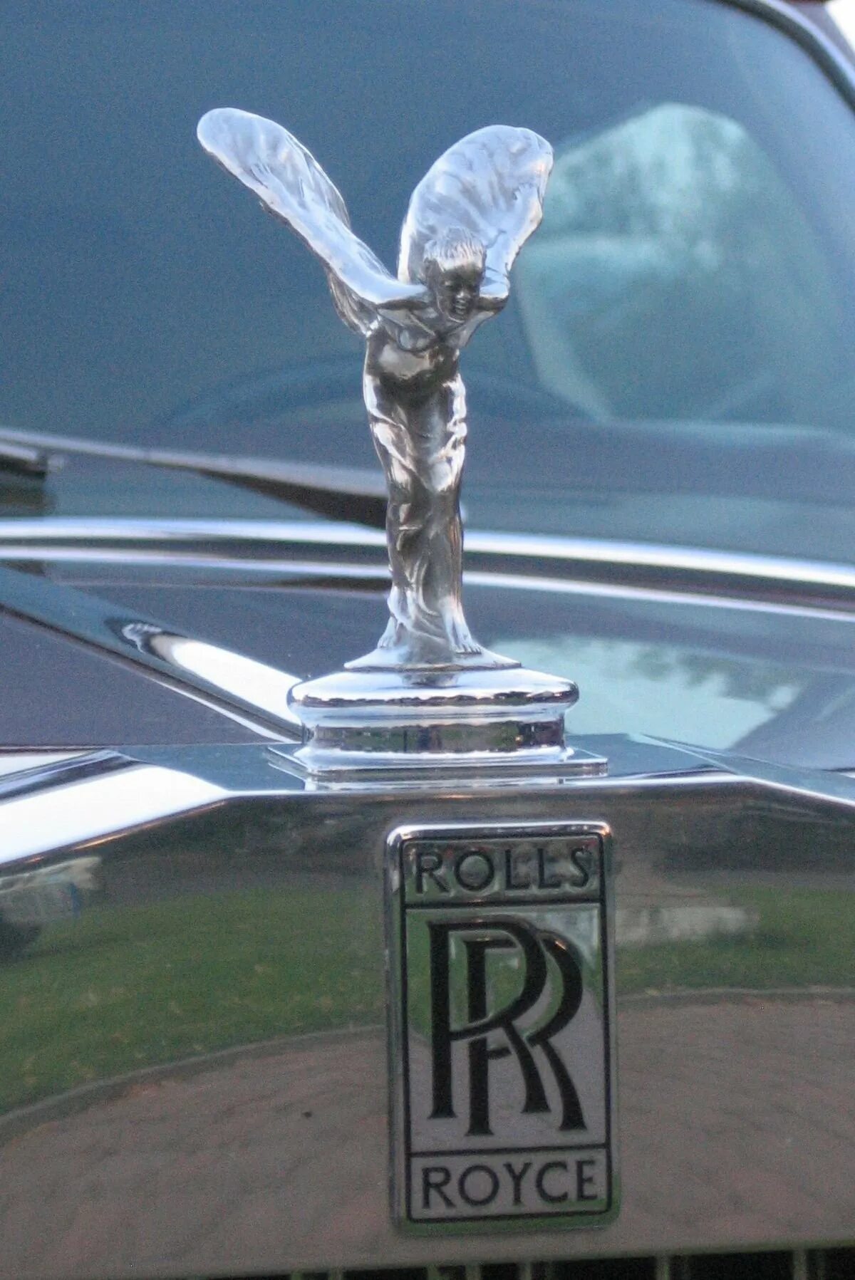Роллс ройс на капоте. Статуя на капоте роллс ройса. марка роллс ройс. rolls-royce 1911.