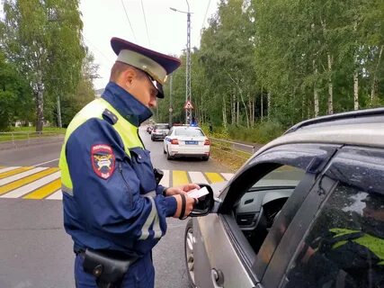 Гаишник остановил