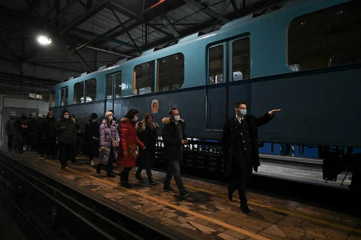 Ночная экскурсия в метро. Ночная экскурсия по метро в Москве. Ночная экскурсия в метро Москвы. Экскурсия ночное метро Москва. Ночные экскурсии в метро в москве