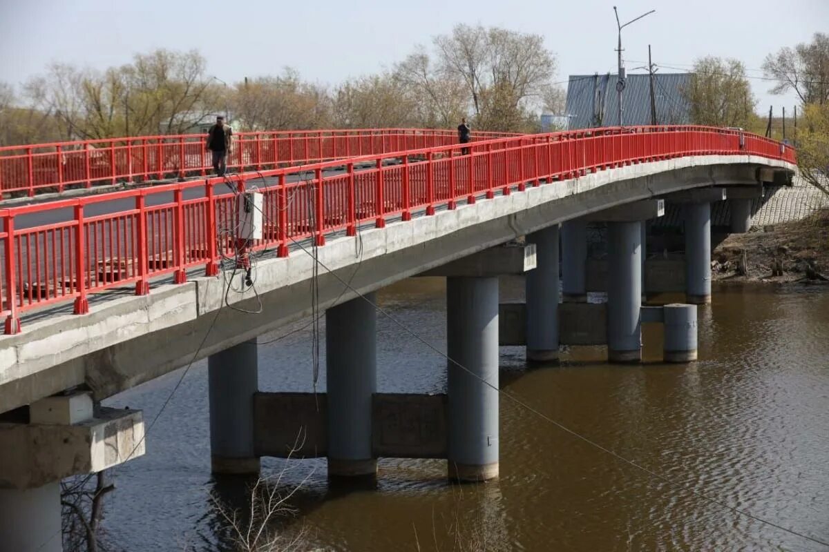 Где находится кировский мост. Кировский мост. Мост Курган. Гирсовский мост Киров. Набережная у Кировского моста.