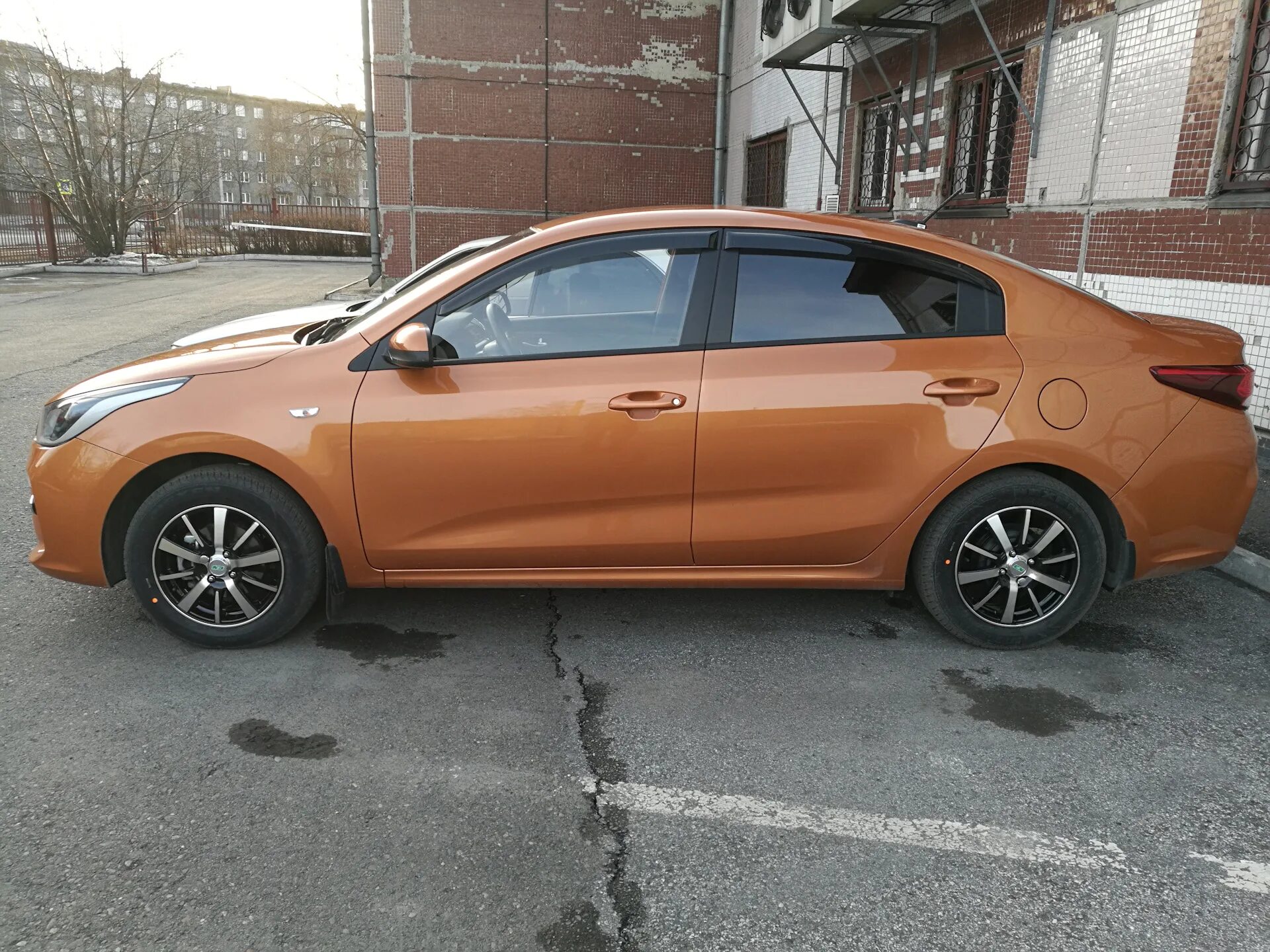 Литые диски на х лайн. Kia Rio 4 r15. Kia Rio 4 r16. Киа Рио х на 16 дисках. Kia Rio sn4.