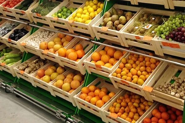 Фруктовая магнит. Овощной рынок. Выкладка овощей и фруктов в магните. Магниты «фрукты». Выкладка овощей в магните.