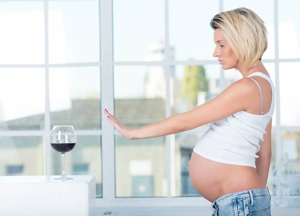 Беременные женщины. Беременные женщины фото. Беременные и алкоголь. Алкоголь и беременность.