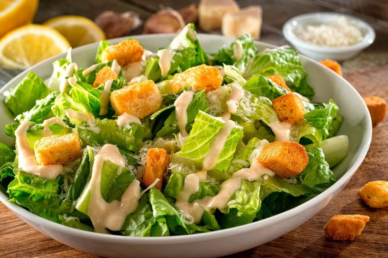 Как по английски будет салат цезарь. История создания салата. История возникновения под шубой. История возникновения салата цезарь. Историческая справка салата.