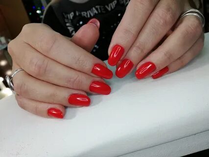 Однотонные красные ногти