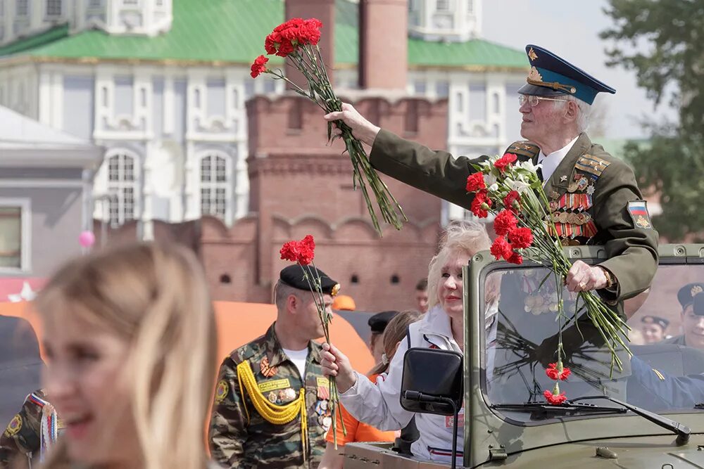 Празднование дня Победы. С днем Победы. С праздником днем Победы. Торжественное празднование дня Победы.