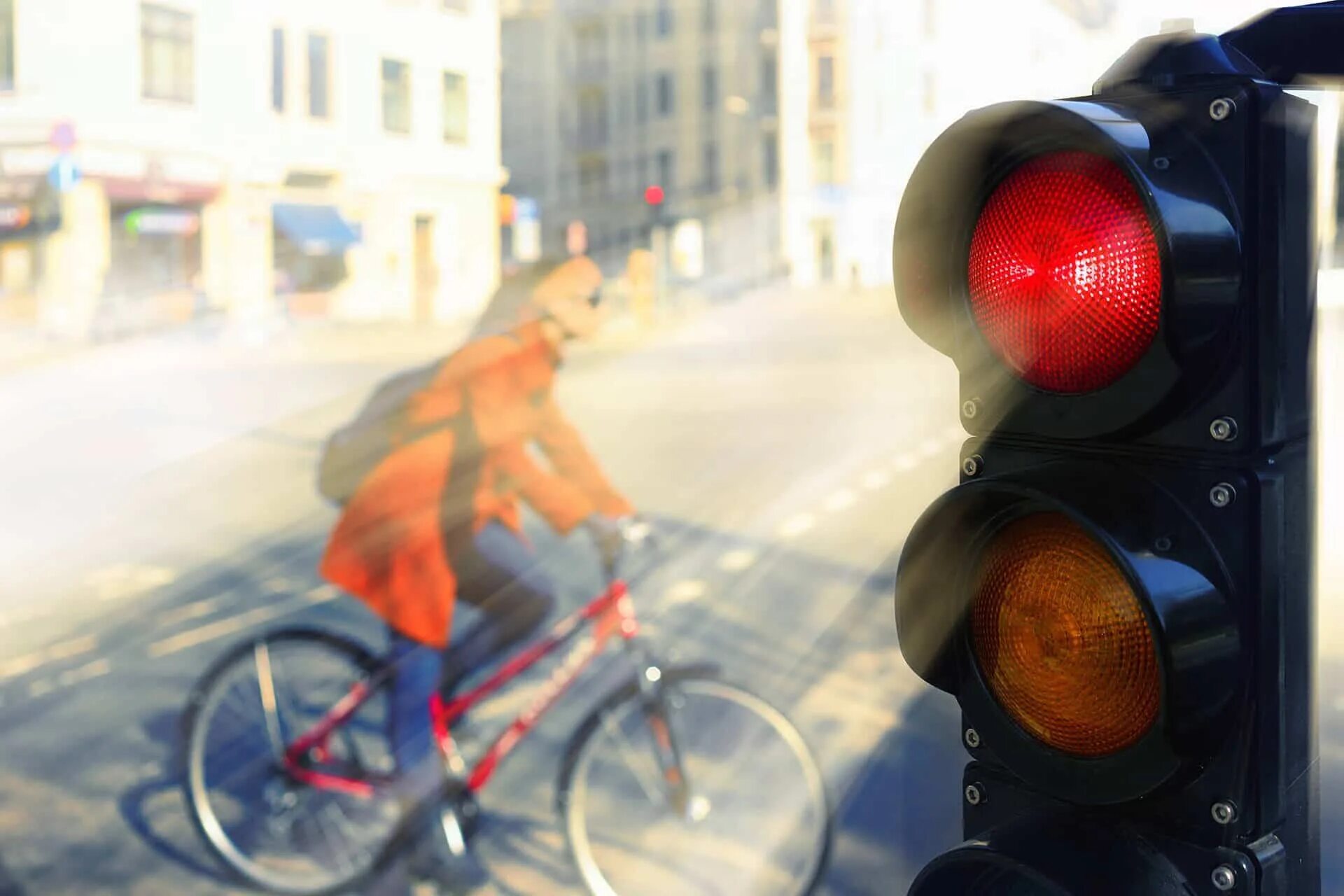 Я лечу на красный свет. Красный свет светофора. Светофор для велосипедистов. Девушка светофор. Девушка и красный светофор.