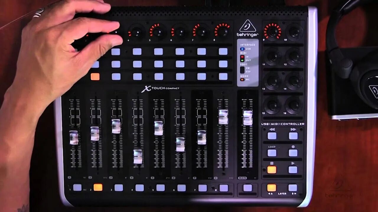 Behringer touch compact. Behringer x-touch one. behringer compact контроллер. behringer x touch one logic. behringer x-touch compact.