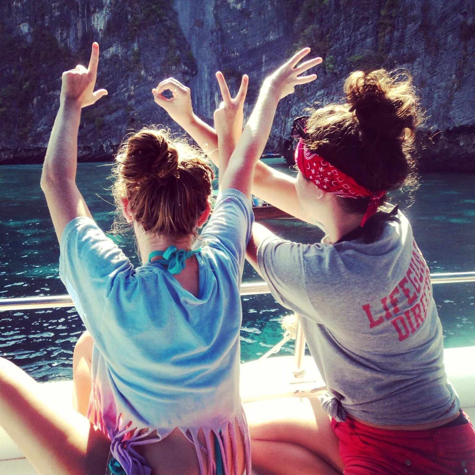 Playing with my best friend. Девушка в 15 дружба. Лето с друзьями. Рисунки дружбы девочек. Лето дети.