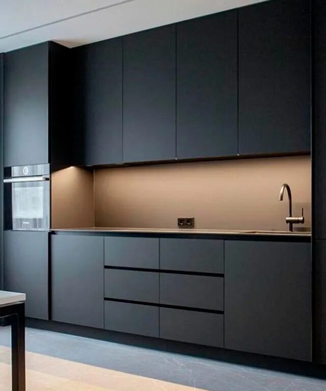 Мебель черно матовая. Черный графит Эггер кухни. АГТ фасады для кухни матовые. AGT фасады для кухни матовые. Кухня AGT Fenix.