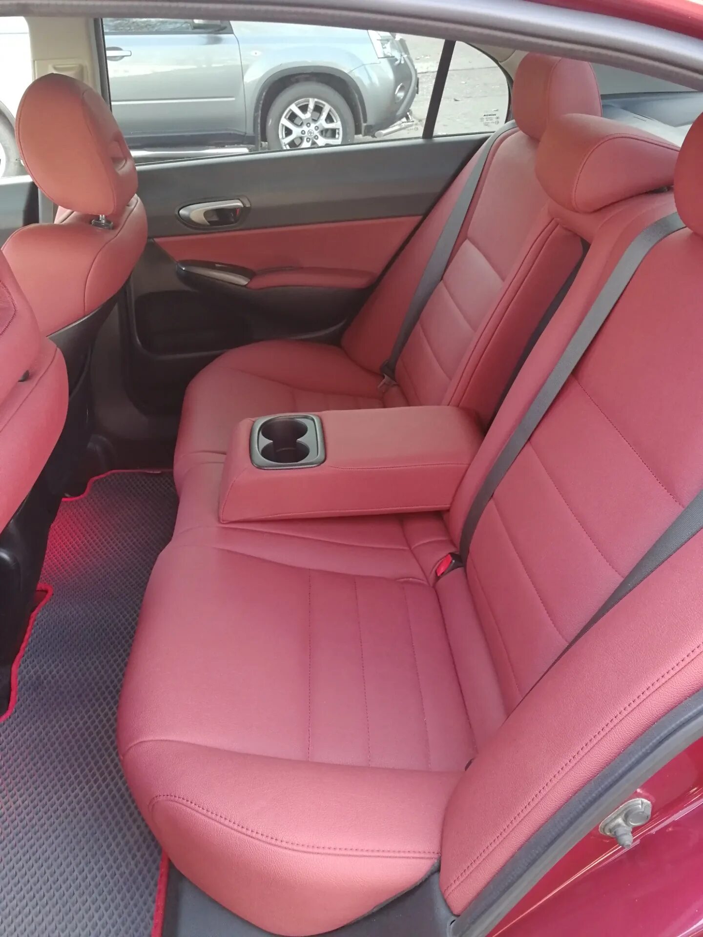 Чехлы на хонда цивик. Honda civic 6 красный салон. чехлы на цивик 4д. чехлы на хонда цивик 4д 2008. honda civic 4d салон.