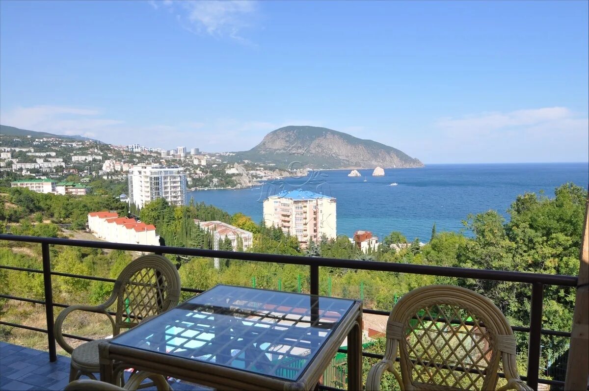Продажа дома в Гурзуфе / Недвижимость