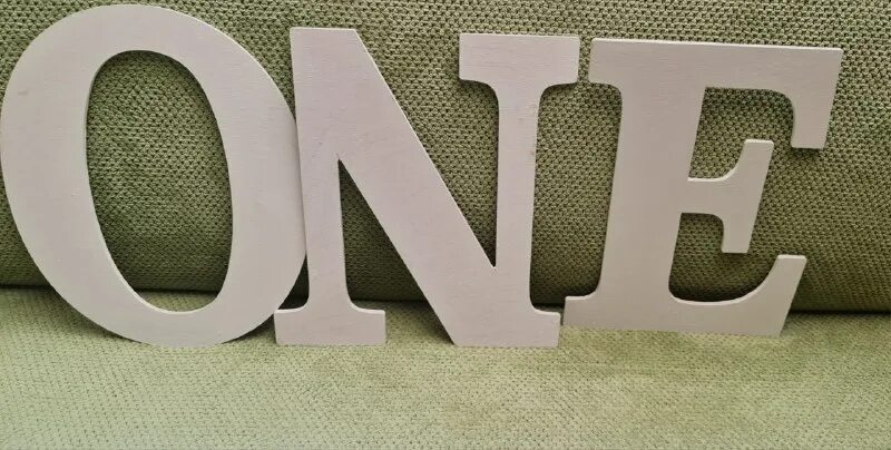 браслеты с буквами бусинами. буквы из пенополистирола. большие объемные буквы.