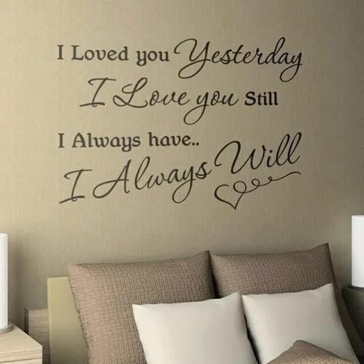 She always has loved him. Дизайнерские надписи на стене. Надписи на стене в интерьере. Красивые надписи на стену. Романтические надписи на стенах.