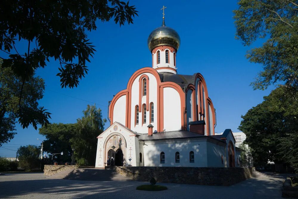 Храм луки курчатов. Храм луки крымского саратов. Церковь успения пресвятой богородицы курчатов. Храм луки курчатов. Церковь на курчатова димитровград.
