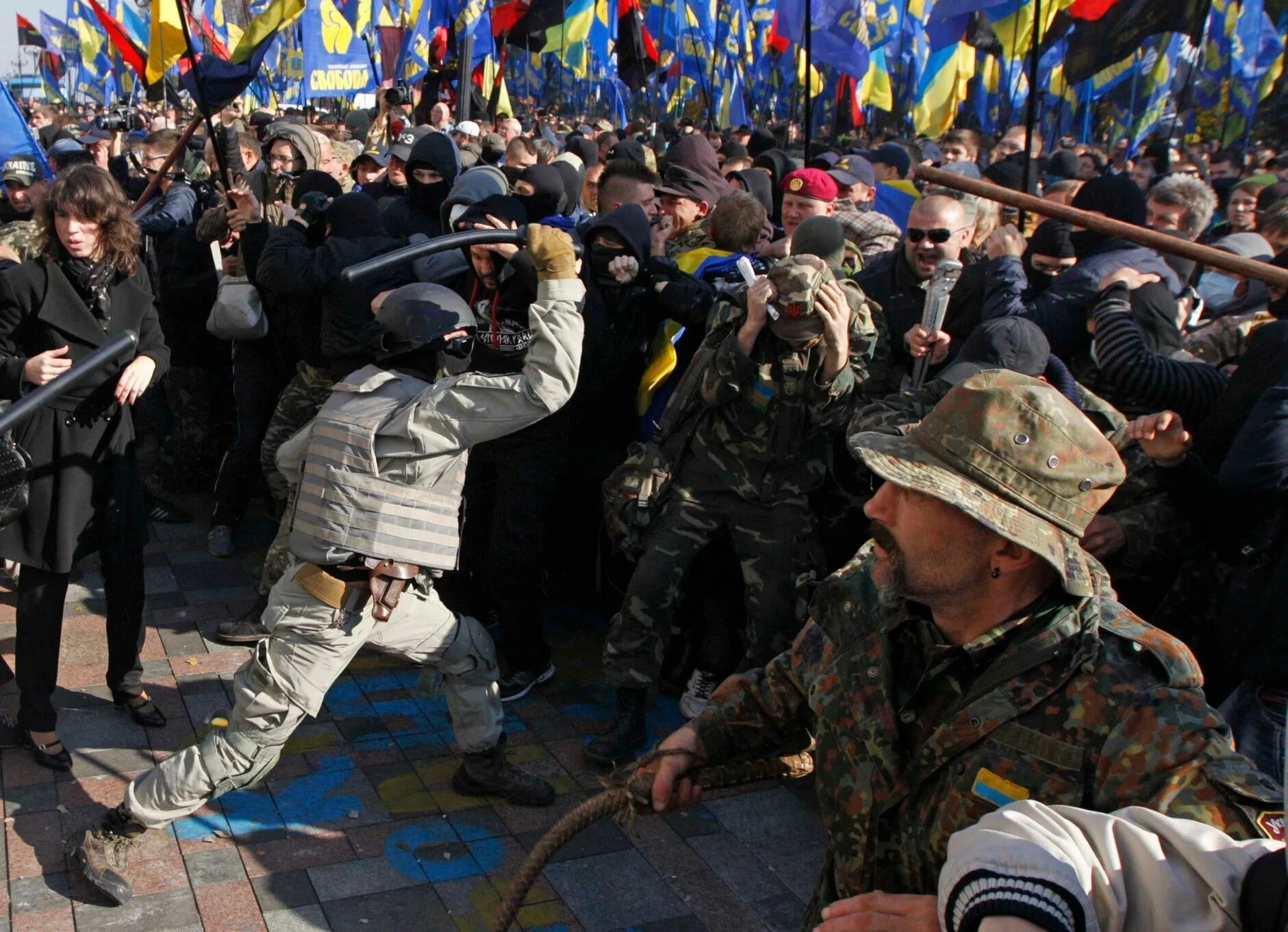 Штурм Верховной рады 2014. Украинские националисты. Массовые беспорядки на Украине 2014.