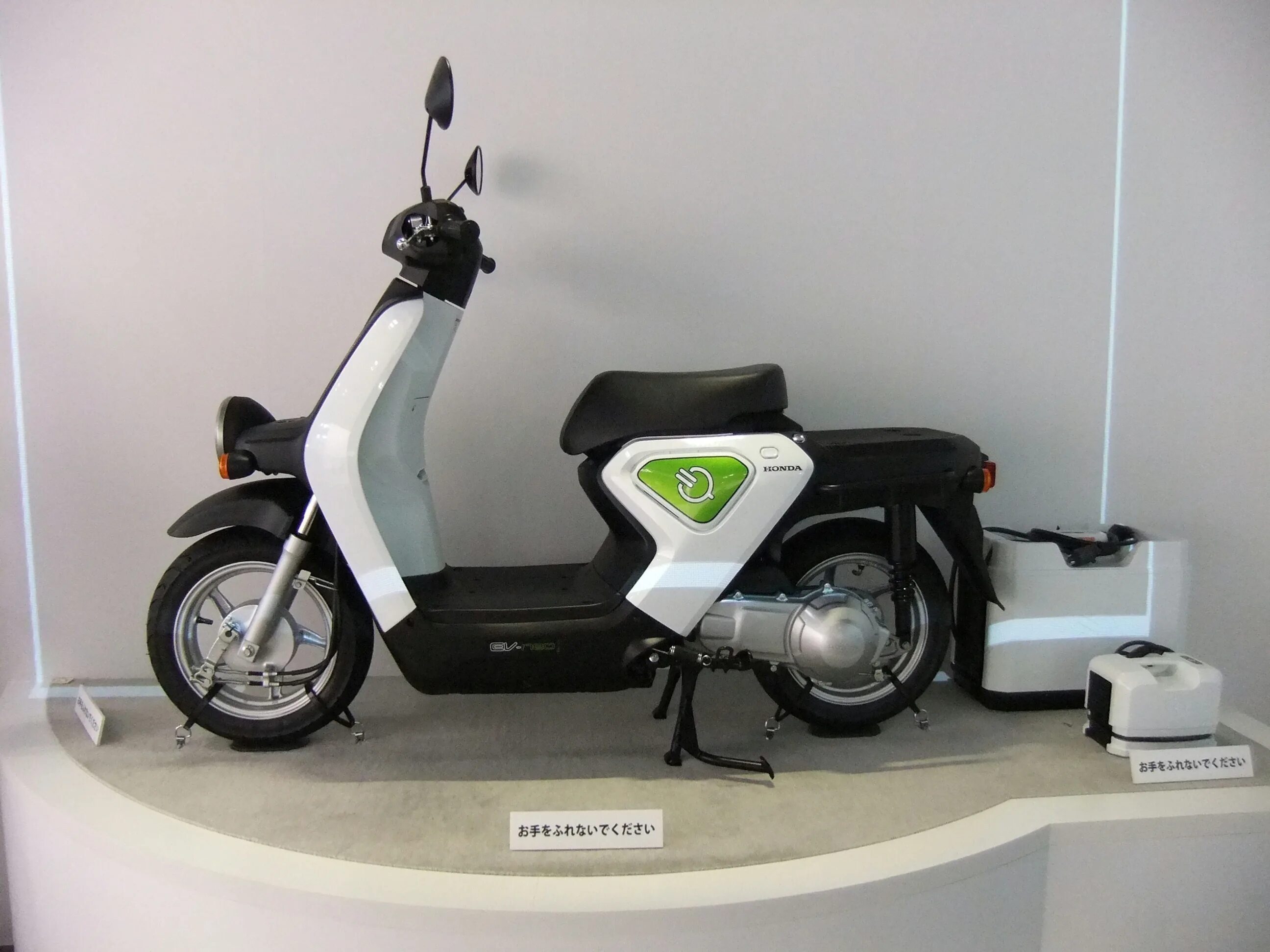 Скутер Honda Eve. Honda ev-Neo. Мопед Хонда Eve. Мопед Хонда Eve Pax.