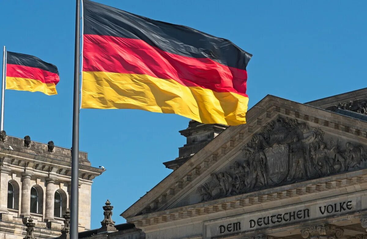 Чем грозит германию. Флаг Германии. Флаг ФРГ. Правительство ФРГ. Россия и Германия.