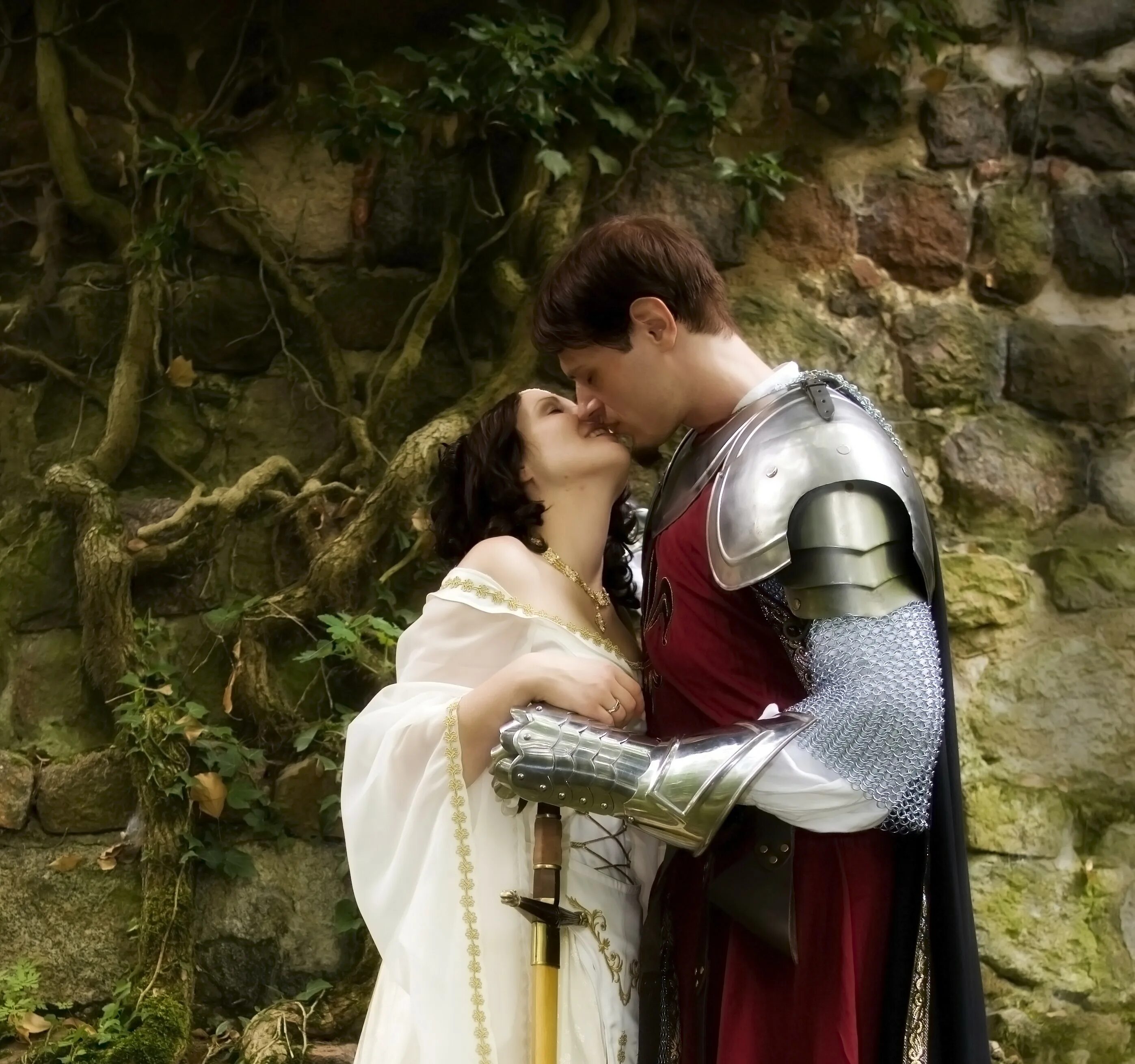 Король артур и гвиневра ланселот. Рыцарь пентаклей значение. Эдмунд лейтон художник куртуазный век. «акколада»(1901). Рыцарь в отношениях.