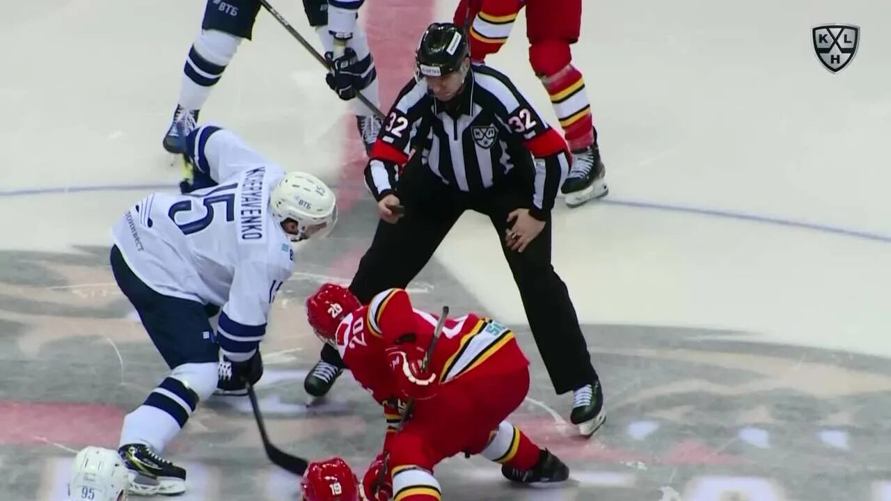 Динамо мн куньлунь рс. Динамо мн куньлунь рс. Динамо р куньлунь ред стар 16 ноября 2020. Хоккей кхл 2022. Матч по хоккею.