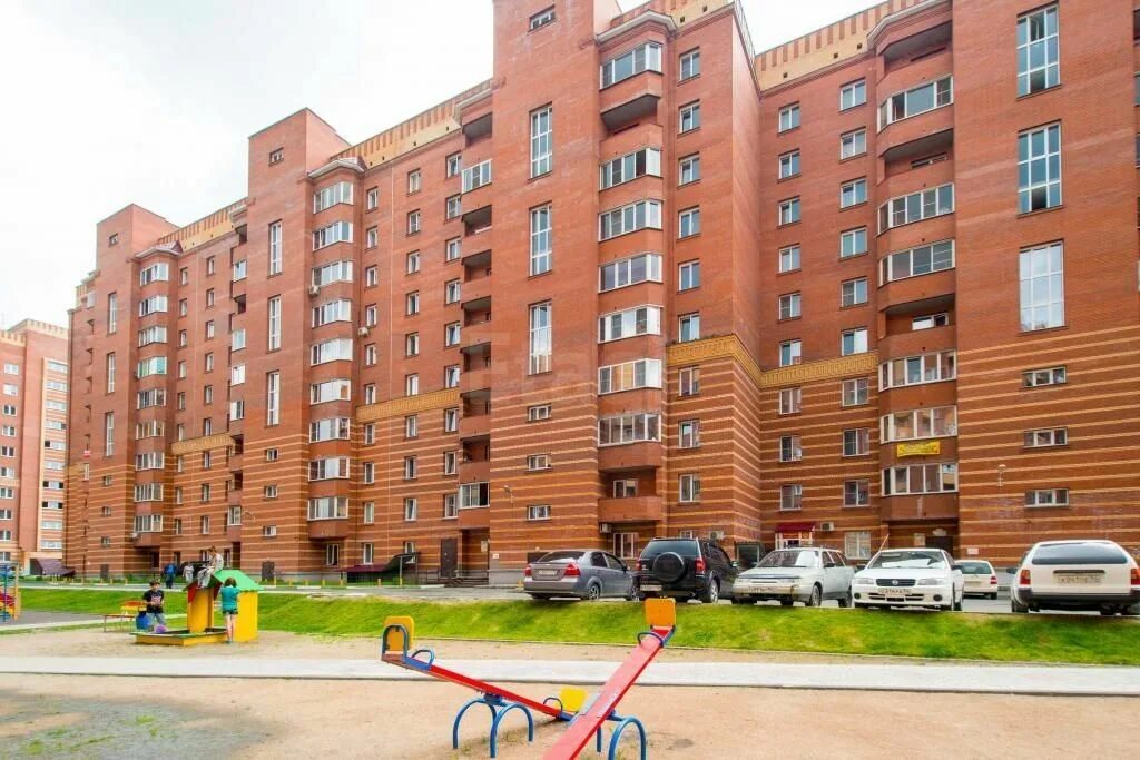 Квартиру в новосибирске первомайка. Новосибирск ул героев революции 72. Красный факел 25. Героев революции 72 новосибирск первомайский. Квартиры жм весенний.